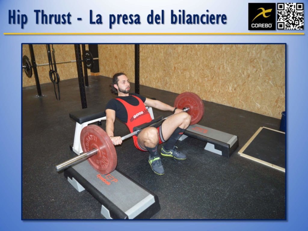 La presa delle mani al bilanciere all'Hip Thruster